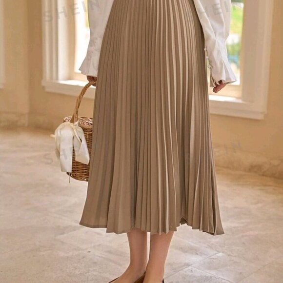 High Waist Solid Pleated Skirt - Picture 6 of 10